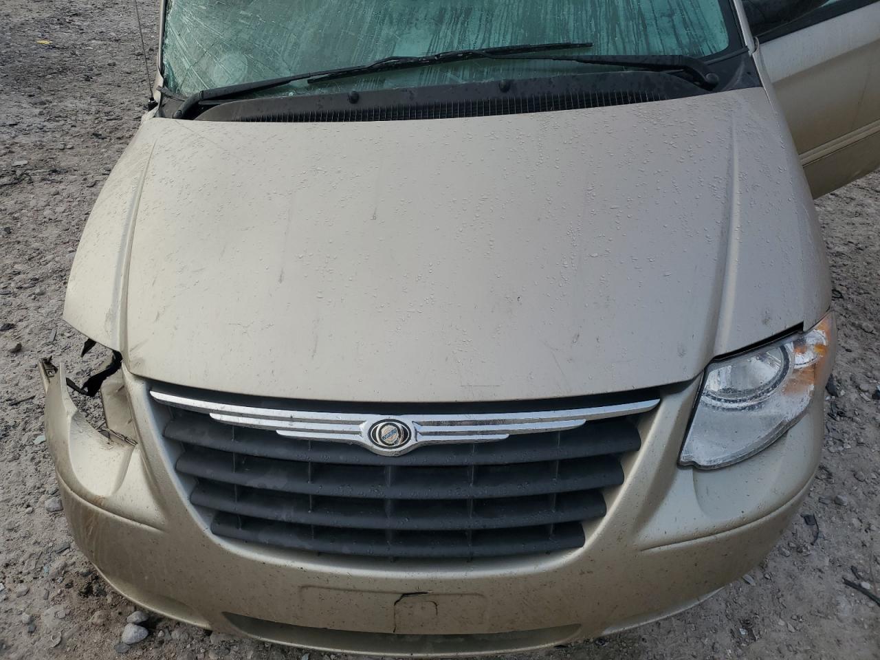 2005 Chrysler Town & Country Touring VIN: 2C4GP54L15R600583 Lot: 81828085