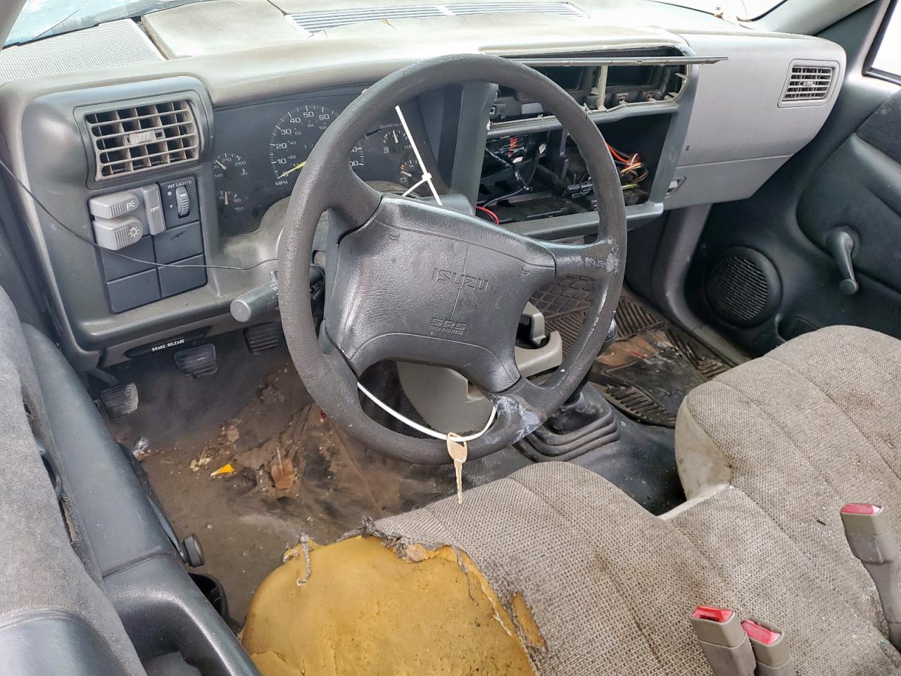 1996 Isuzu Hombre VIN: 1GGCS1449T8711517 Lot: 81641425