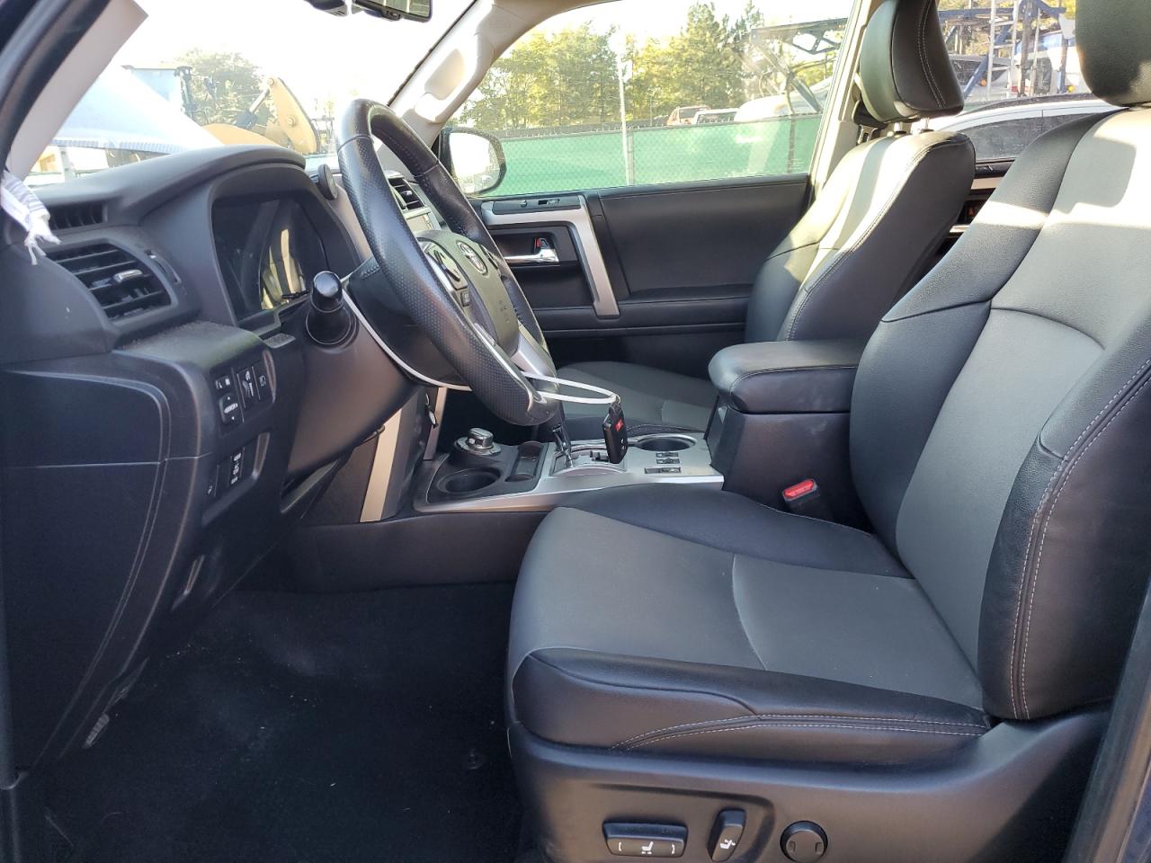 2020 Toyota 4Runner Sr5/Sr5 Premium VIN: JTEBU5JR9L5826176 Lot: 84051755