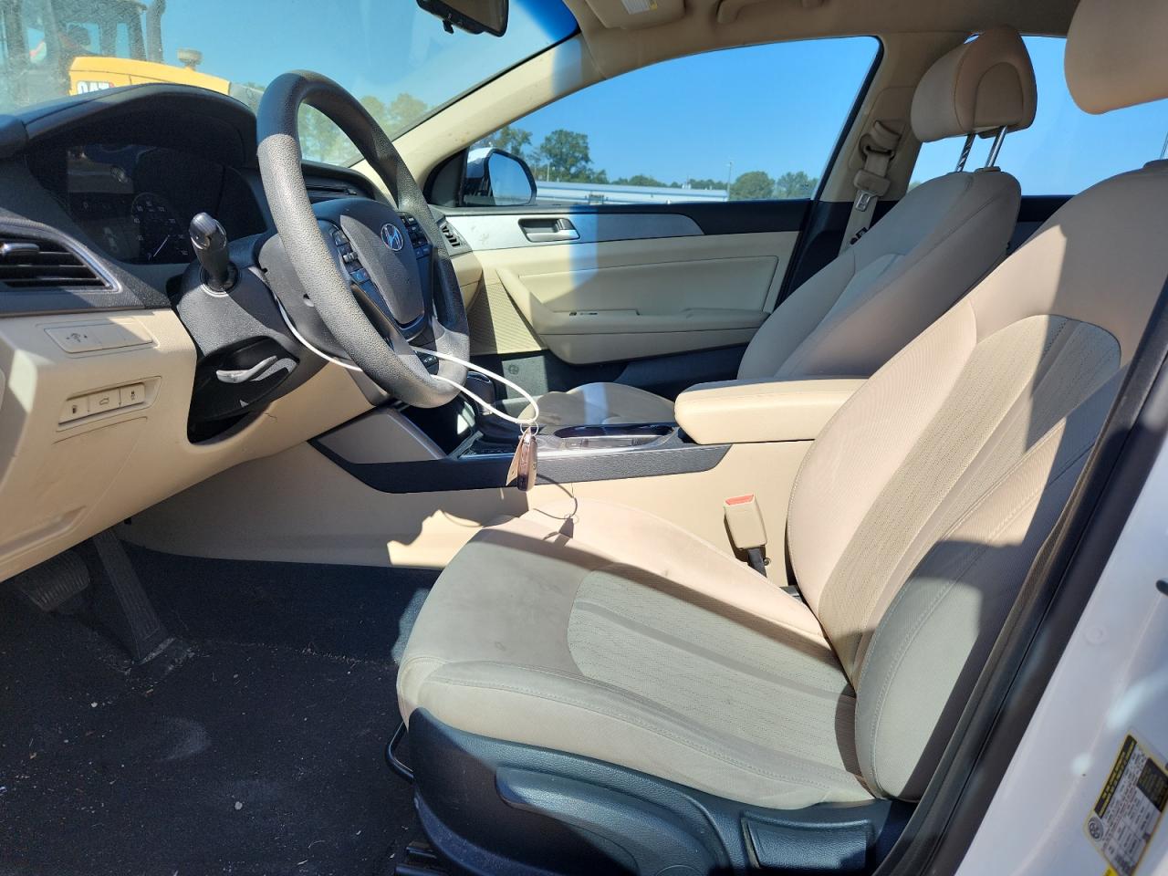 2017 Hyundai Sonata Hybrid VIN: KMHE24L19HA050909 Lot: 72036425