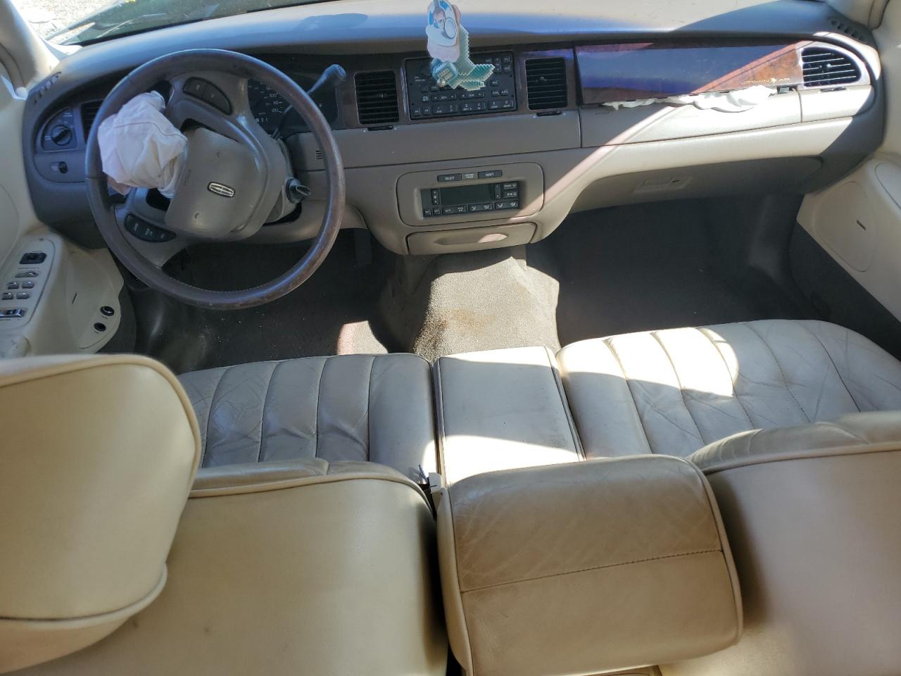 1998 Lincoln Town Car Executive VIN: 1LNFM81W6WY645256 Lot: 81602195