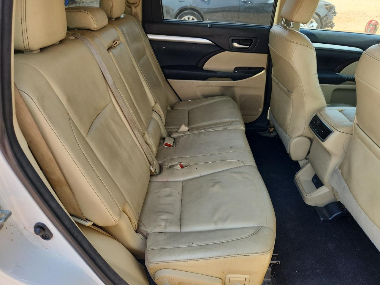 2015 Toyota Highlander Xle VIN: 5TDJKRFH7FS124272 Lot: 81303595