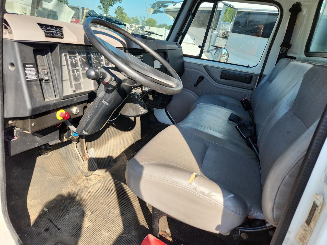 2000 International 4000 4700 VIN: 1HTSCABHXYH266103 Lot: 81254705