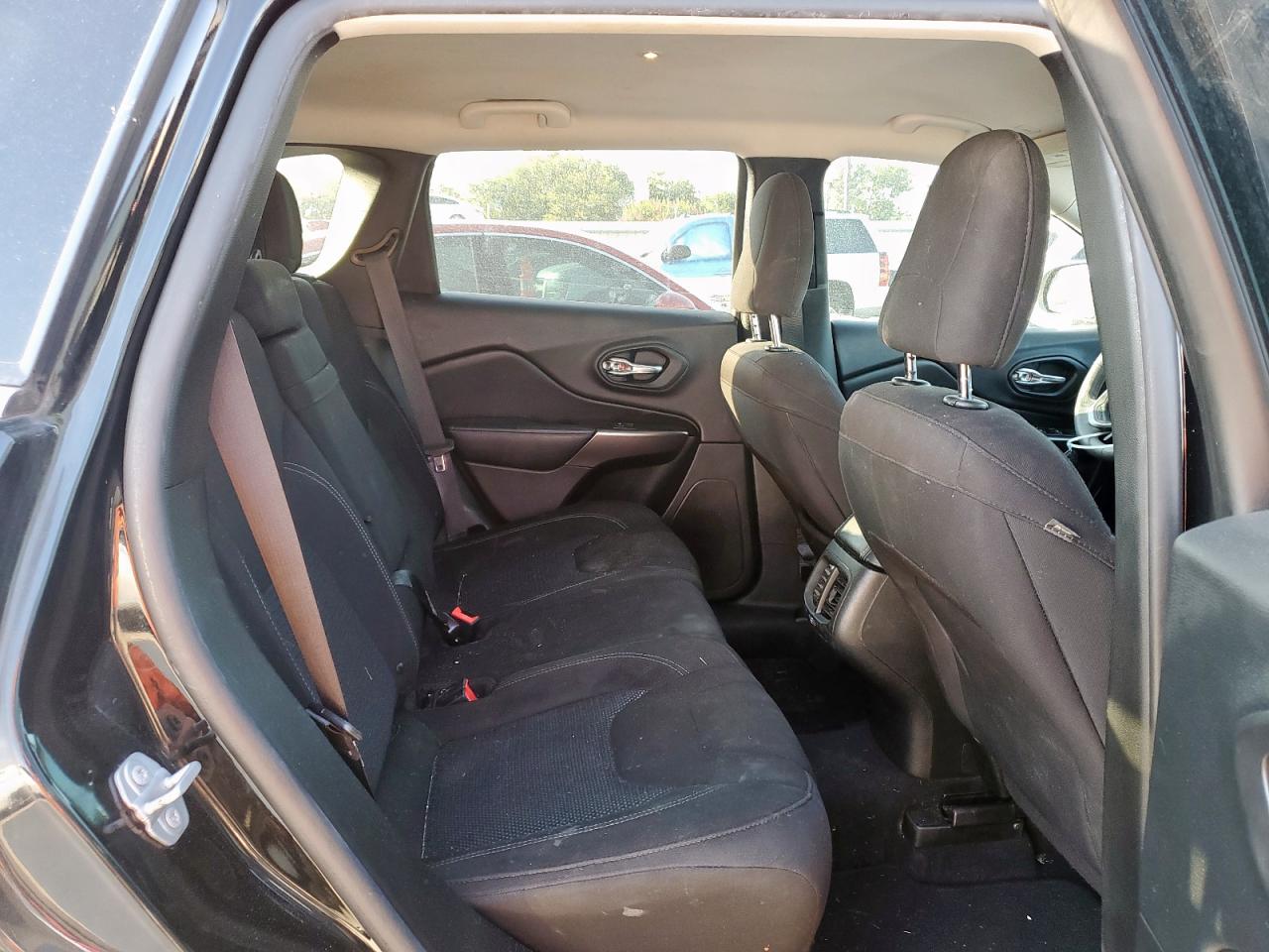 2019 Jeep Cherokee Latitude VIN: 1C4PJLCBXKD297946 Lot: 70782265