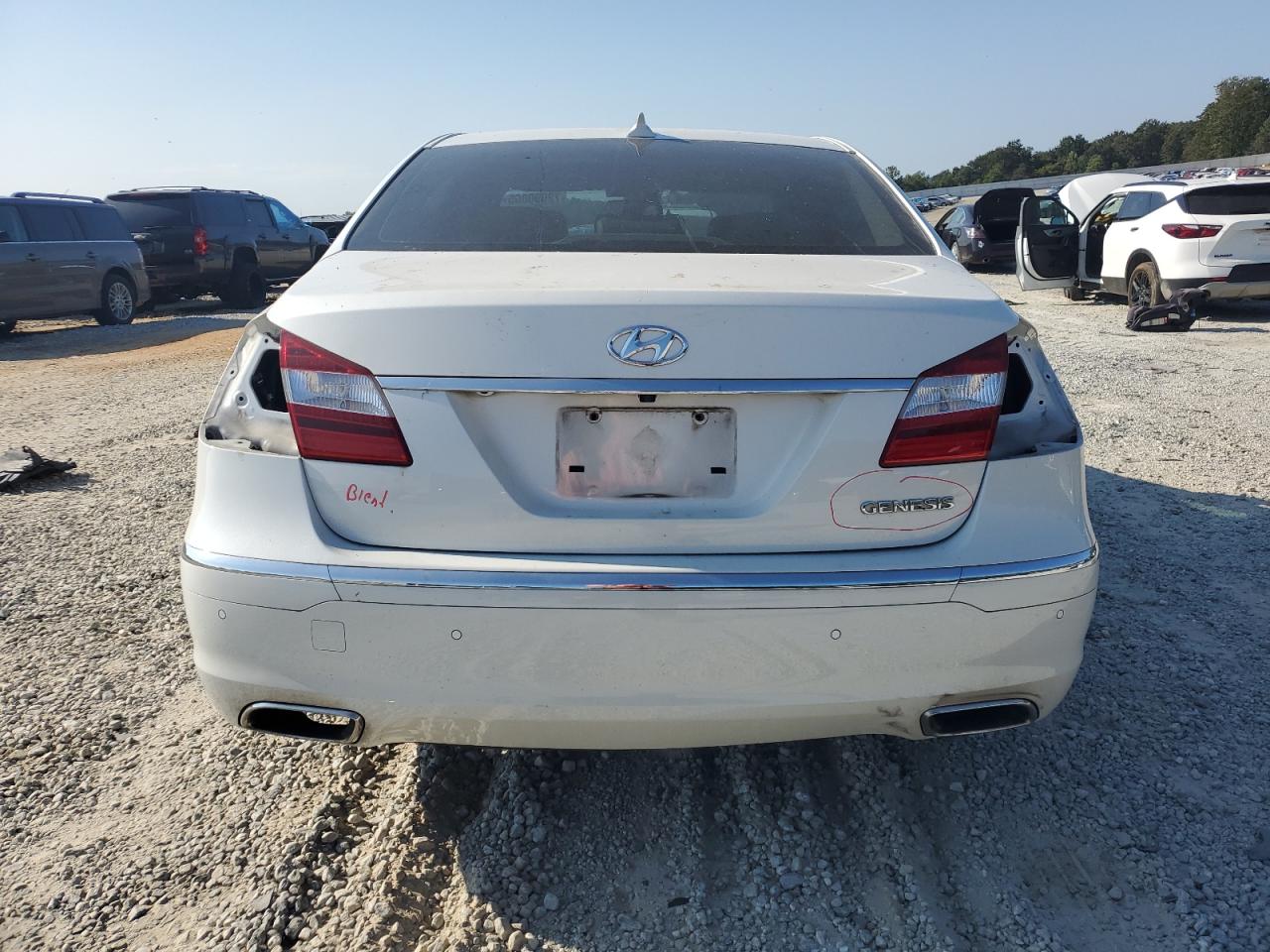 2013 Hyundai Genesis 3.8L VIN: KMHGC4DD1DU231820 Lot: 72090865