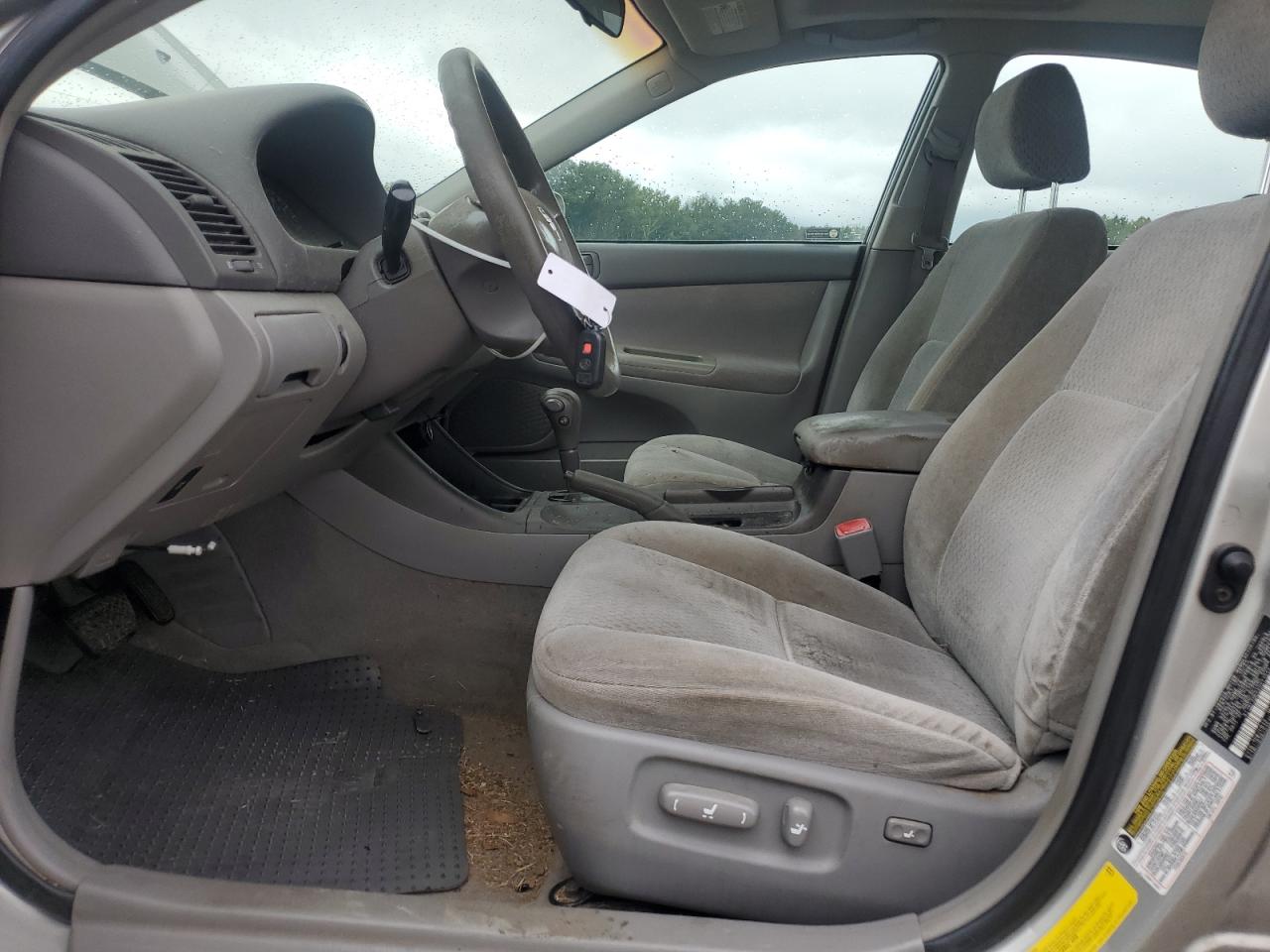 2004 Toyota Camry Le VIN: 4T1BF30K54U571522 Lot: 81809265