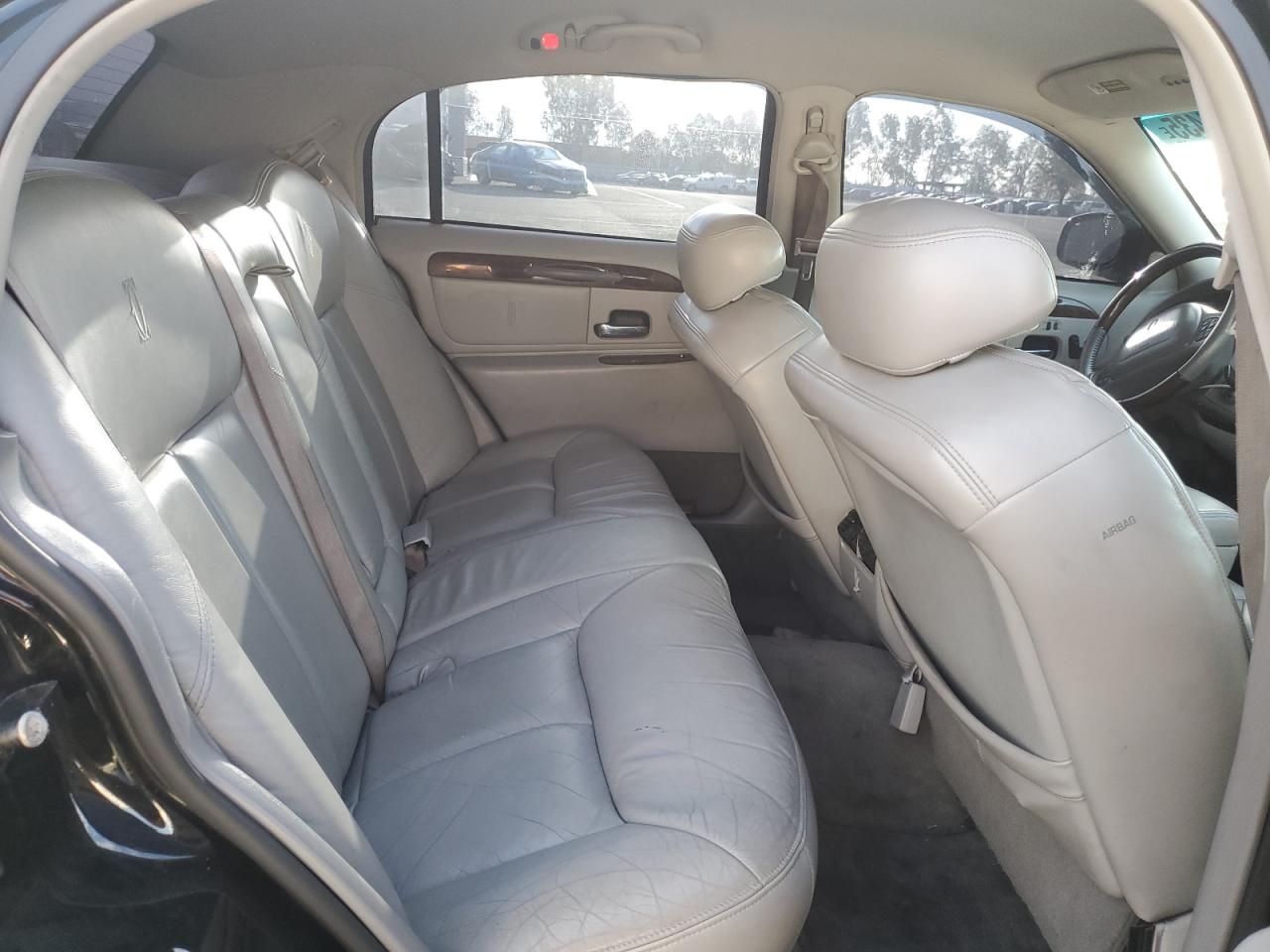 2002 Lincoln Town Car Cartier VIN: 1LNHM83W42Y645451 Lot: 81335435