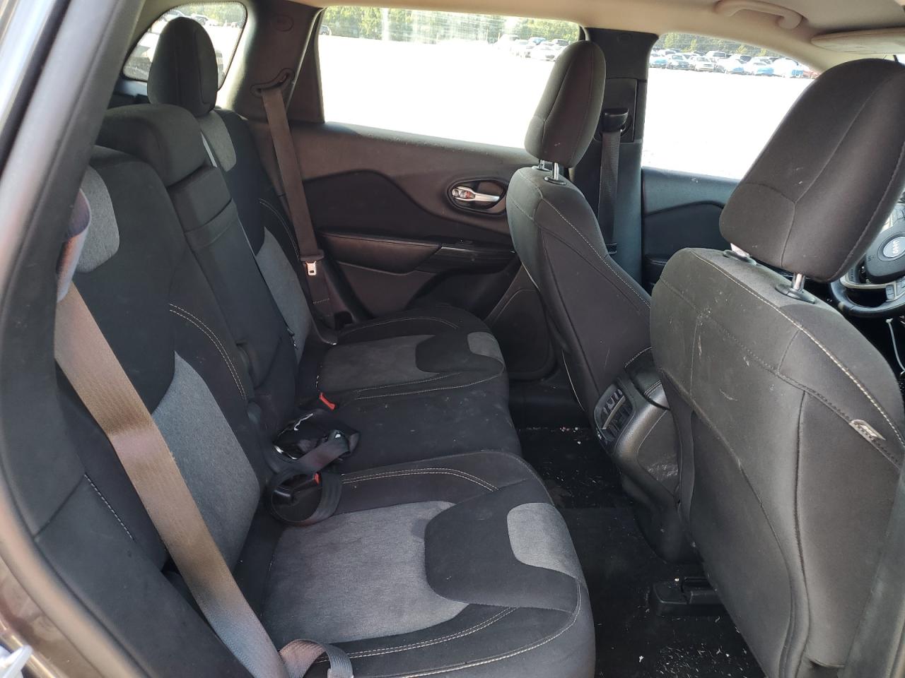 2014 Jeep Cherokee Latitude VIN: 1C4PJLCSXEW321171 Lot: 70895795