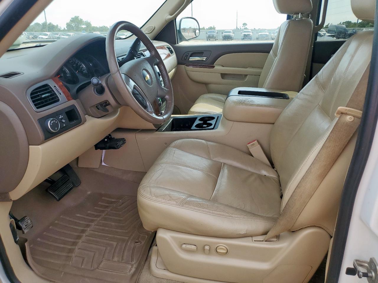 2011 Chevrolet Suburban C1500 Lt VIN: 1GNSCJE07BR284215 Lot: 84797495