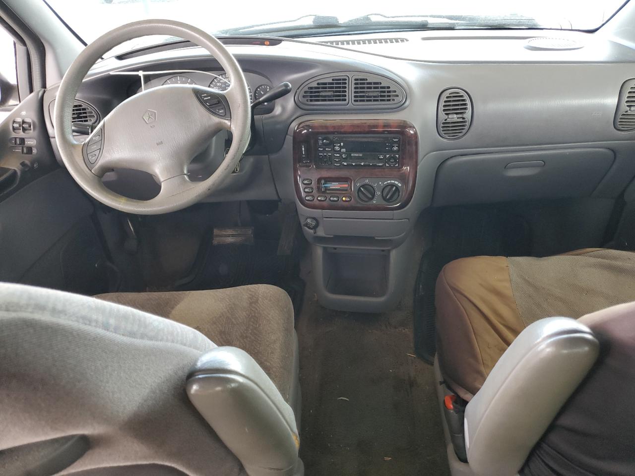 2000 Chrysler Town & Country Lx VIN: 1C4GP44G5YB587143 Lot: 81760505