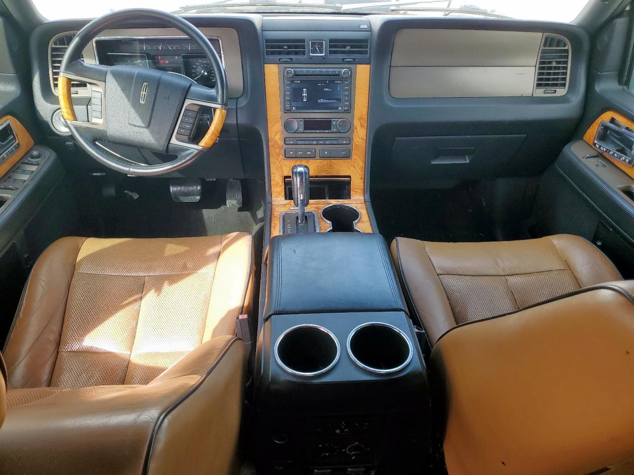 2011 Lincoln Navigator VIN: 5LMJJ2H52BEJ01570 Lot: 81738845