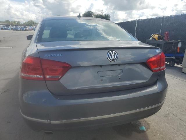 Sedans VOLKSWAGEN PASSAT 2013 Szary