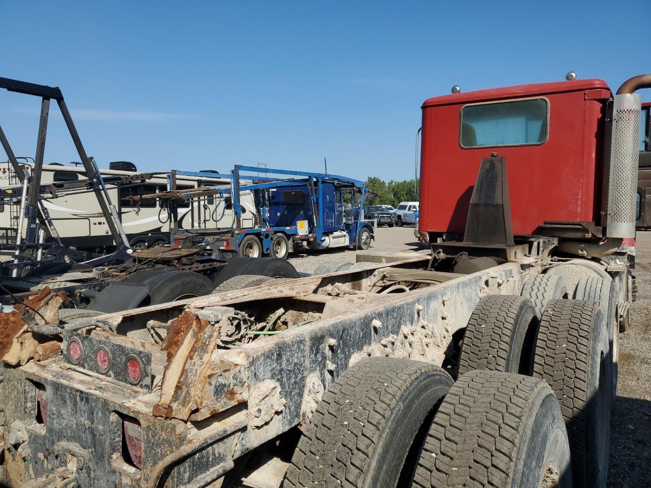 1999 International Paystar F5070 Dump Truck VIN: 1HTTGAET8XJ004192 Lot: 71066235