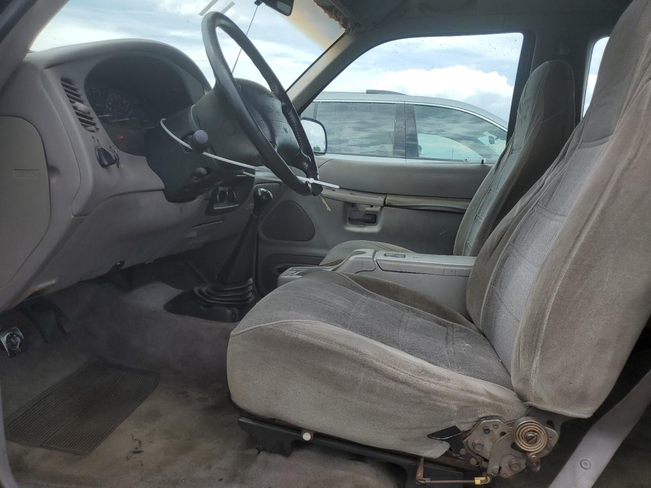 1998 Ford Explorer VIN: 1FMYU22X6WUA10221 Lot: 81162575
