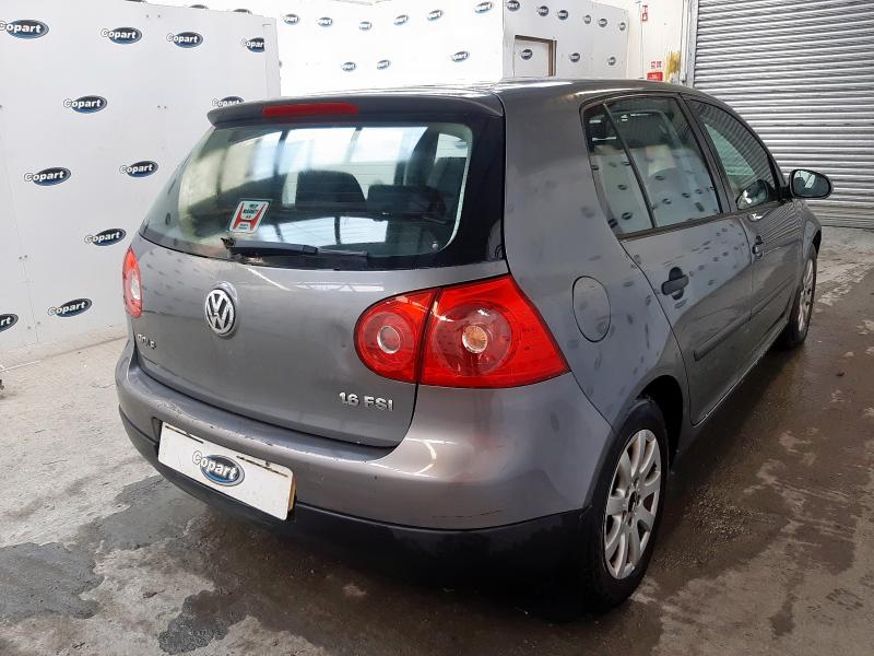 2004 VOLKSWAGEN GOLF FSI SE 