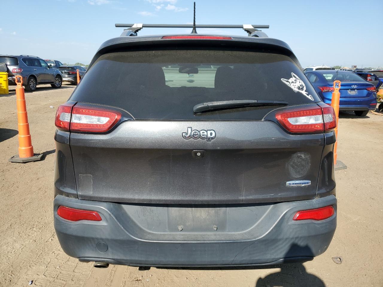 2015 Jeep Cherokee Latitude VIN: 1C4PJLCB9FW670436 Lot: 70544015