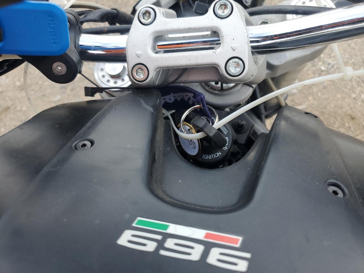 2011 Ducati Monster 696 VIN: ZDM1RADNXBB044220 Lot: 81332685