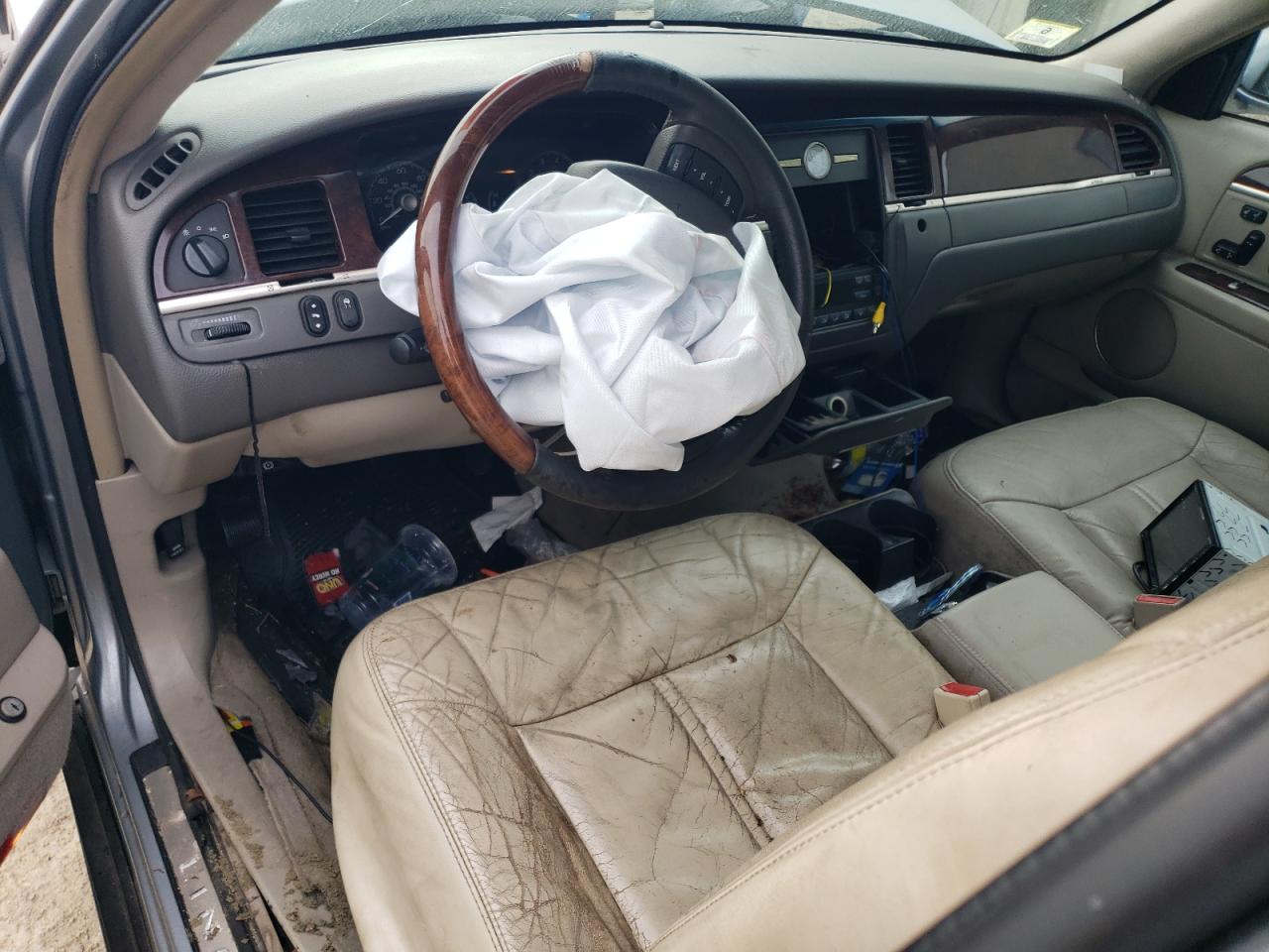 2006 Lincoln Town Car Signature Limited VIN: 1LNHM82V76Y629761 Lot: 81612185