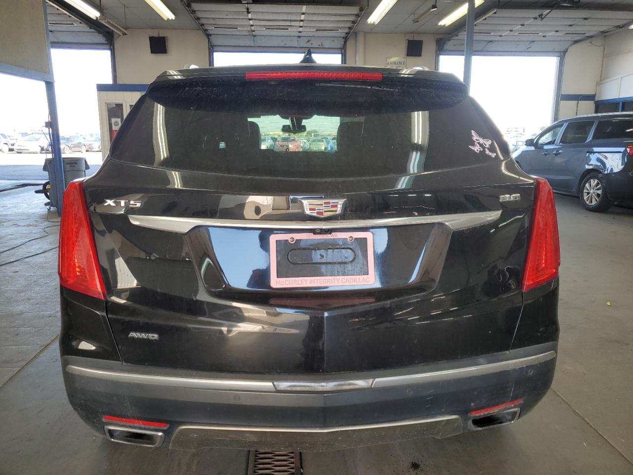 2017 Cadillac Xt5 Platinum VIN: 1GYKNFRSXHZ235640 Lot: 80913815