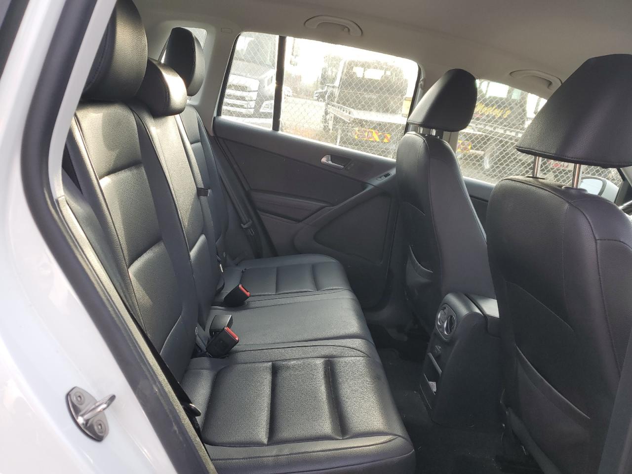 2017 Volkswagen Tiguan S VIN: WVGBV7AX0HK033607 Lot: 80106495