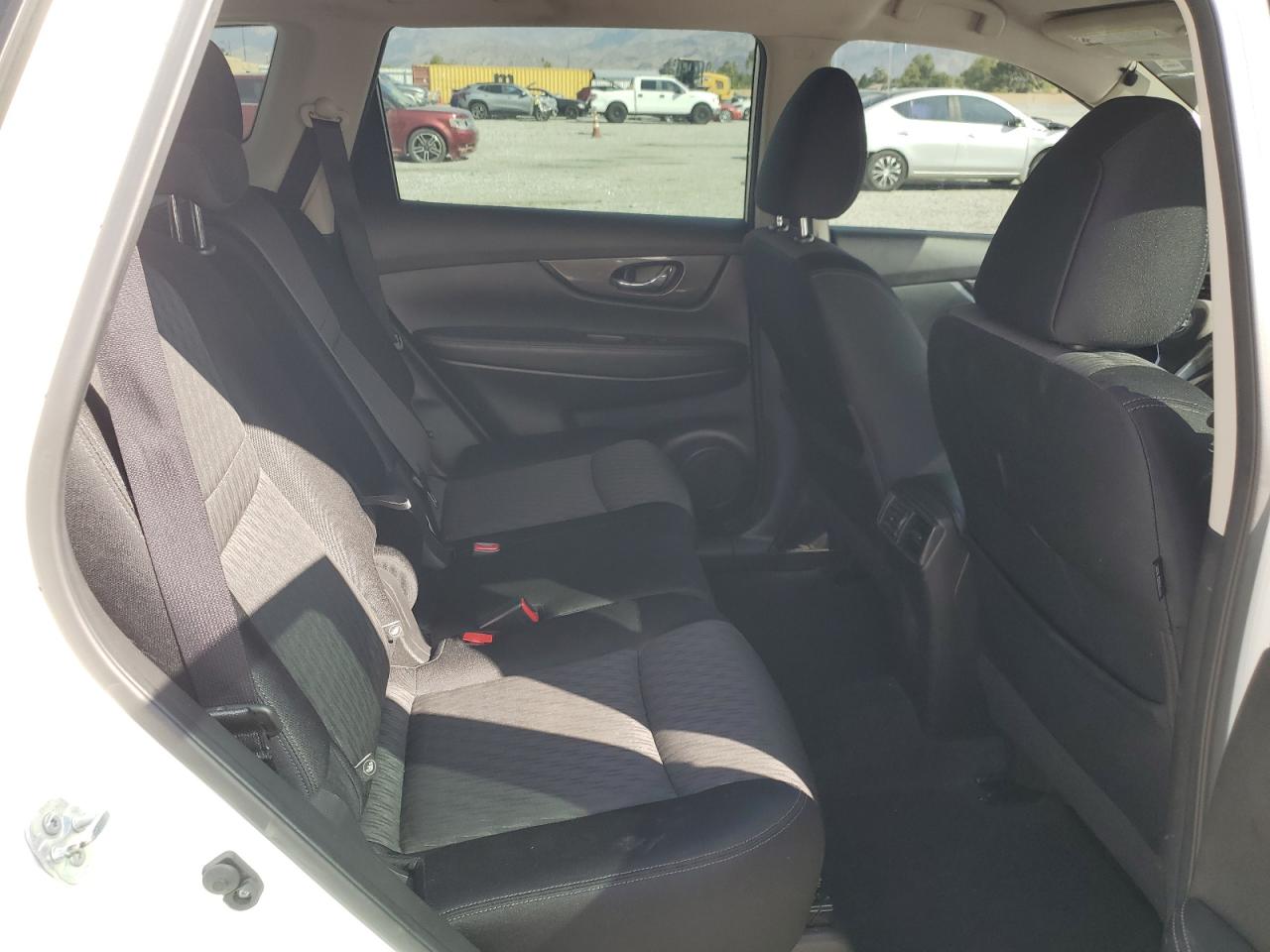 2017 Nissan Rogue S VIN: JN8AT2MT5HW139792 Lot: 81964365