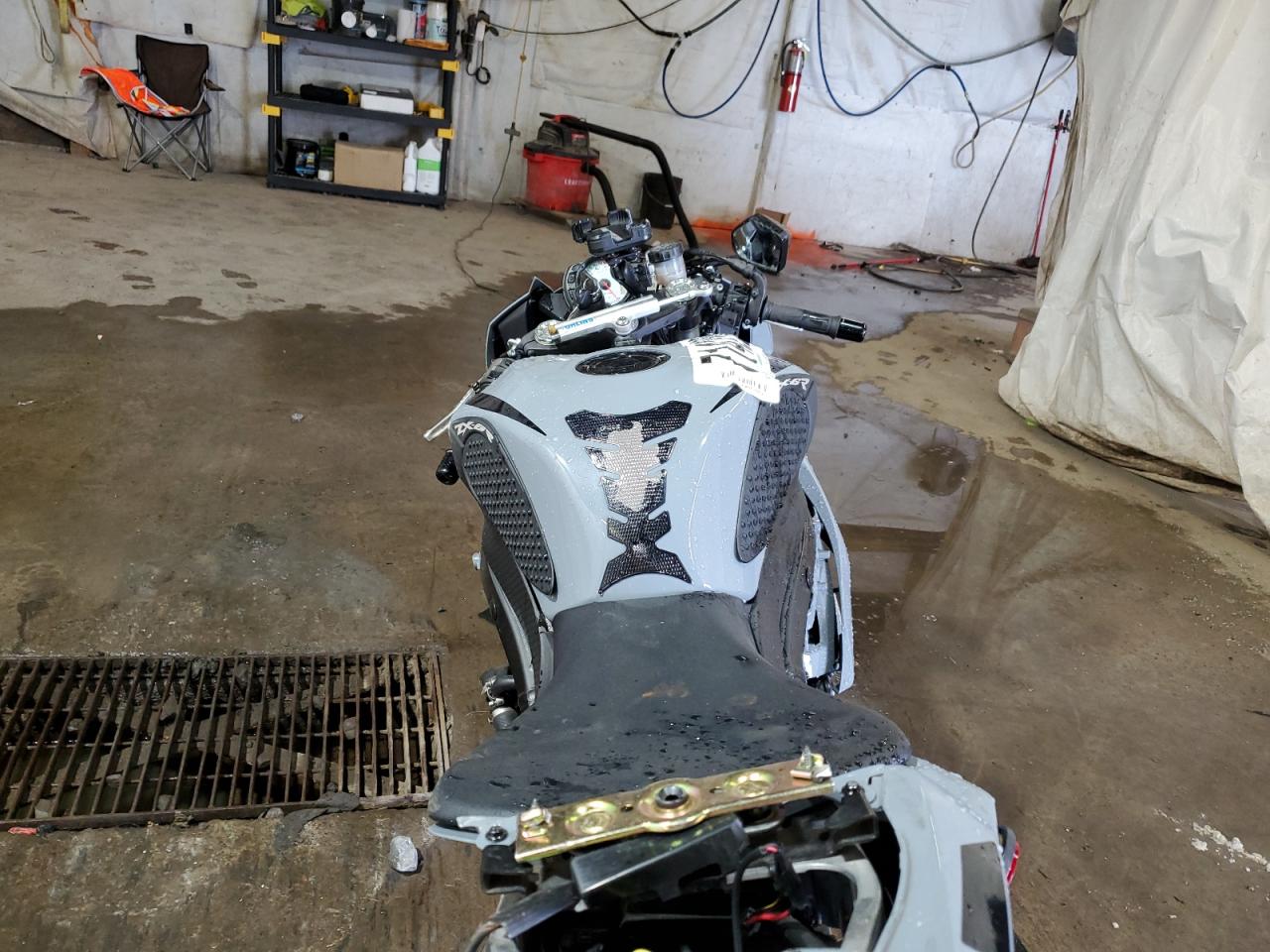 2011 Kawasaki Zx600 R VIN: JKAZX4R17BA028049 Lot: 71422905