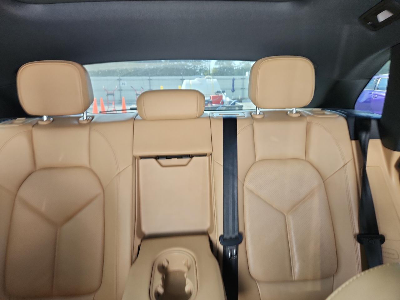 2017 Porsche Macan VIN: WP1AA2A56HLB83355 Lot: 80857925