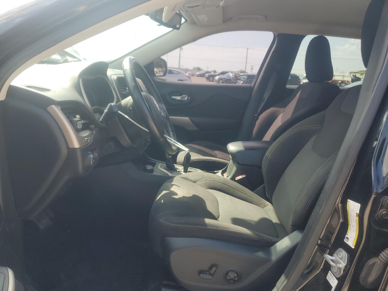 2017 Jeep Cherokee Latitude VIN: 1C4PJMCS1HW615388 Lot: 80481835