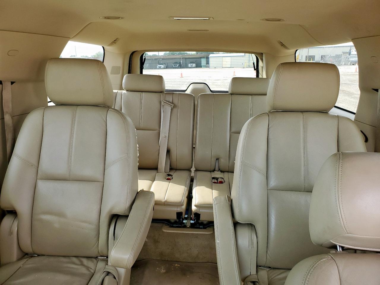 2011 Chevrolet Suburban C1500 Lt VIN: 1GNSCJE07BR284215 Lot: 84797495