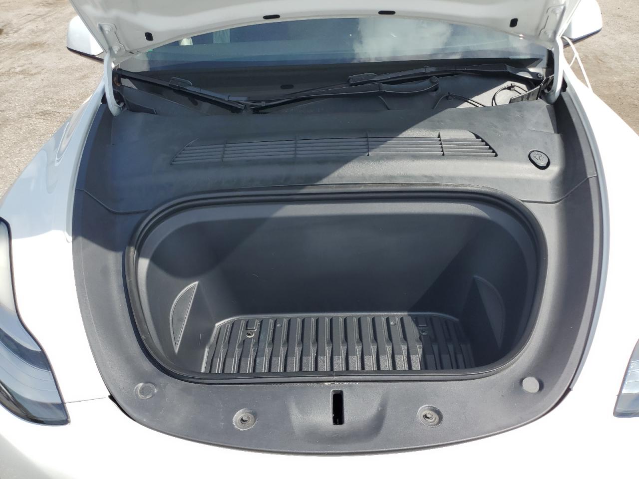 2022 Tesla Model Y VIN: 7SAYGDEE5NF394553 Lot: 71549925