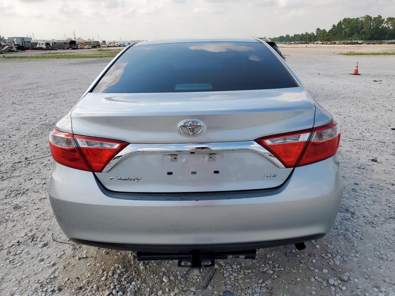 2015 Toyota Camry Le VIN: 4T4BF1FK1FR464231 Lot: 81320265