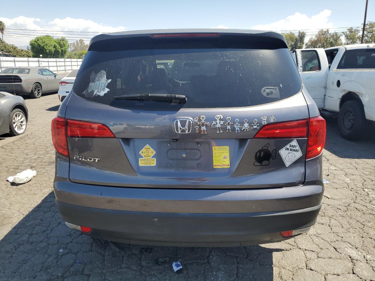 2017 Honda Pilot Lx VIN: 5FNYF5H14HB008272 Lot: 71634385