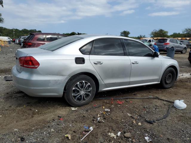 Sedans VOLKSWAGEN PASSAT 2014 Srebrny