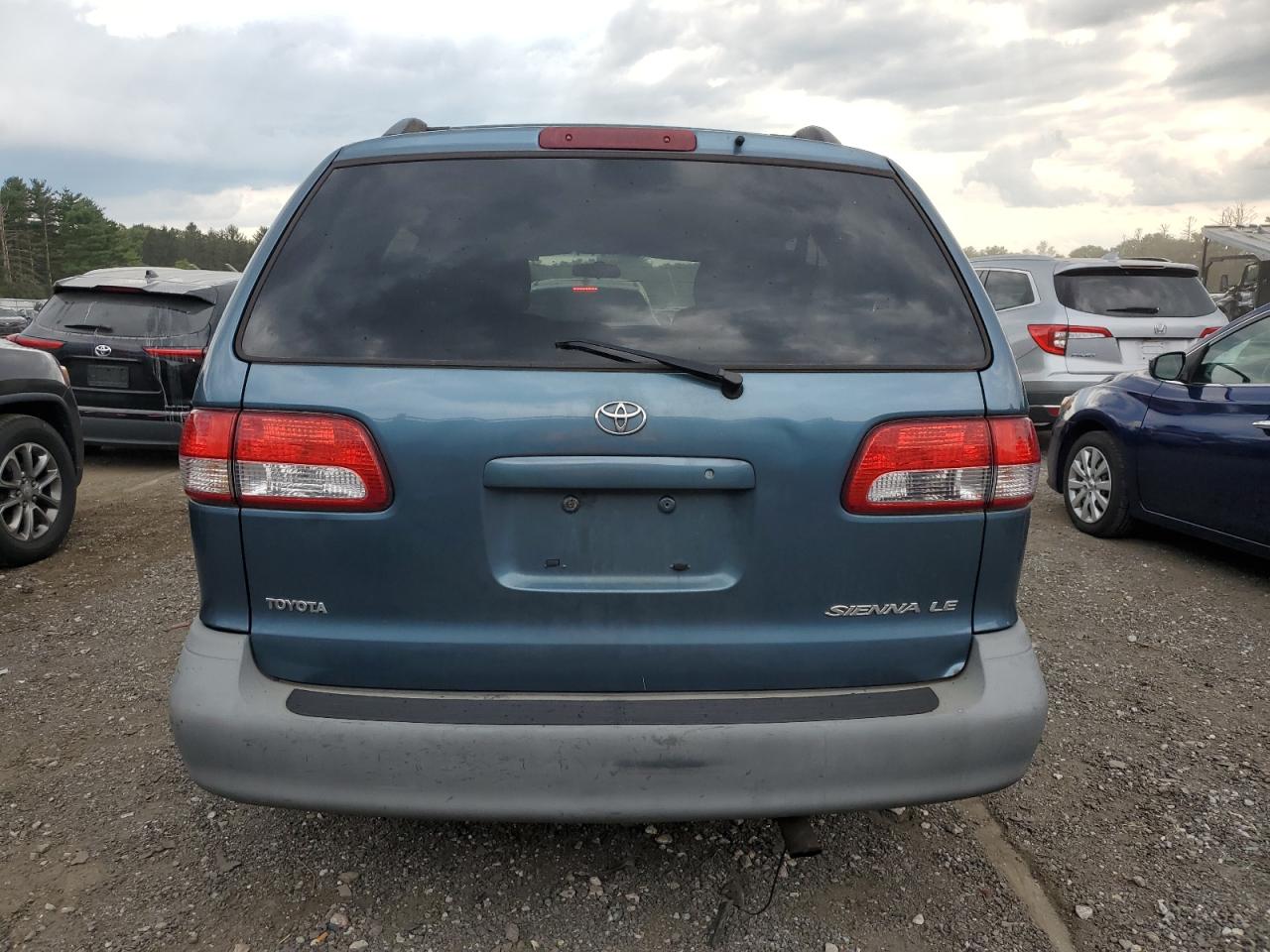 2001 Toyota Sienna Le VIN: 4T3ZF13C71U330670 Lot: 80197355