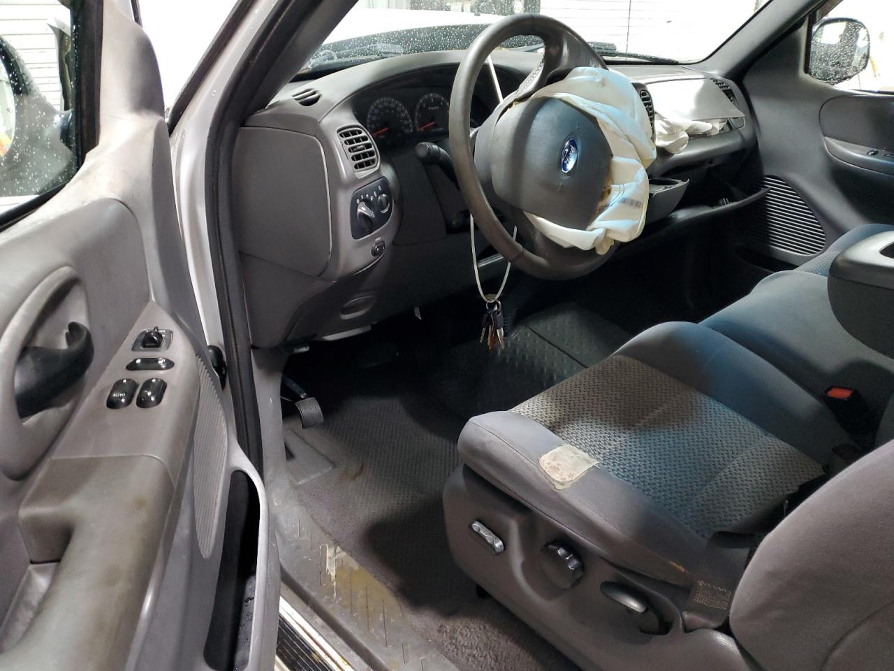 2002 Ford F150 VIN: 2FTRX18L92CA91661 Lot: 82144845