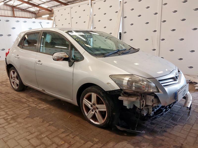 2011 TOYOTA AURIS SR