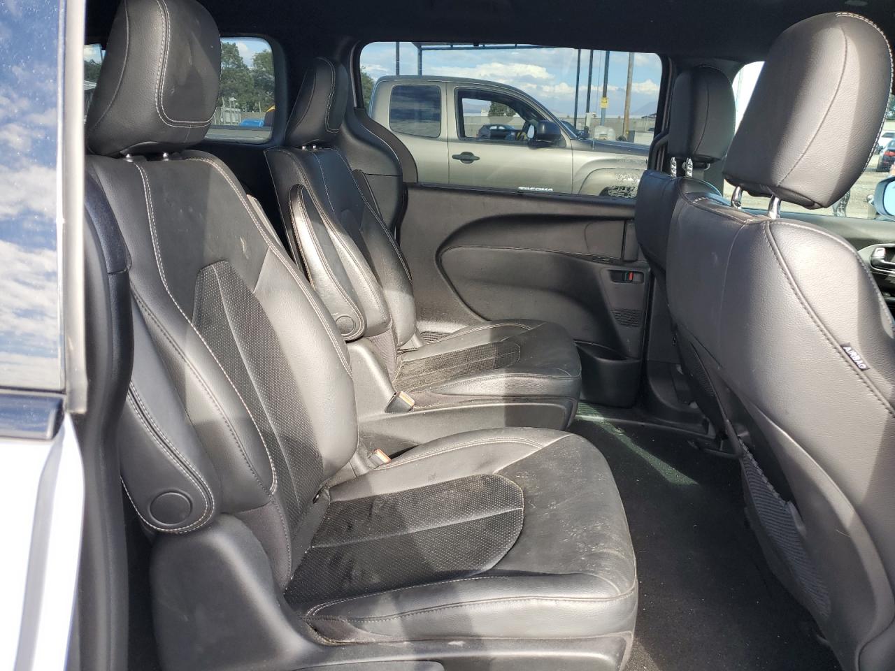 2020 Chrysler Pacifica Hybrid Touring L VIN: 2C4RC1L71LR242402 Lot: 70153835