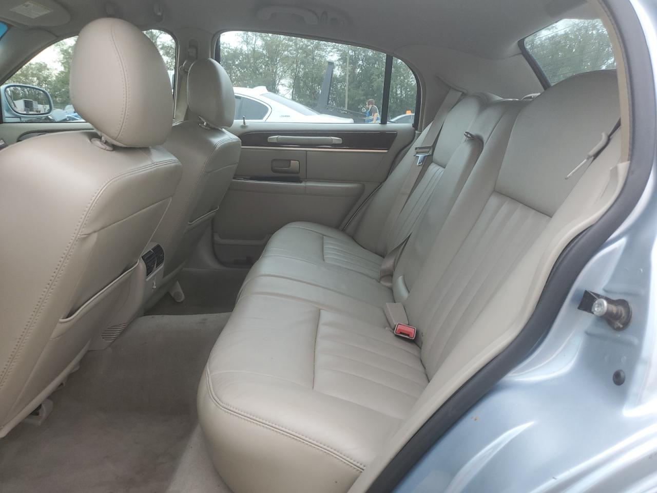 2007 Lincoln Town Car Signature VIN: 1LNHM81V77Y608573 Lot: 81827305