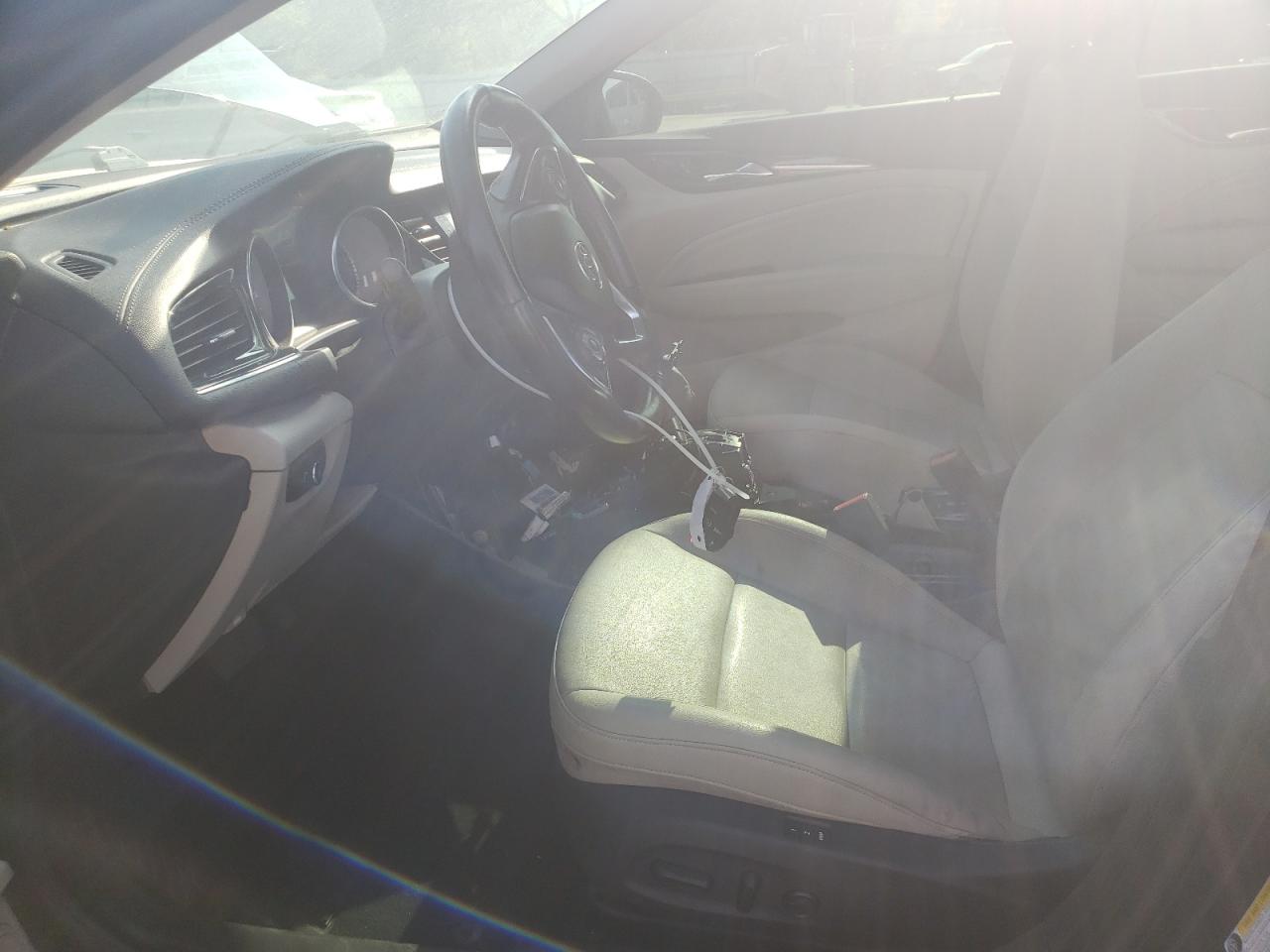 2018 Buick Regal Essence VIN: W04GP6SX2J1133064 Lot: 81138685