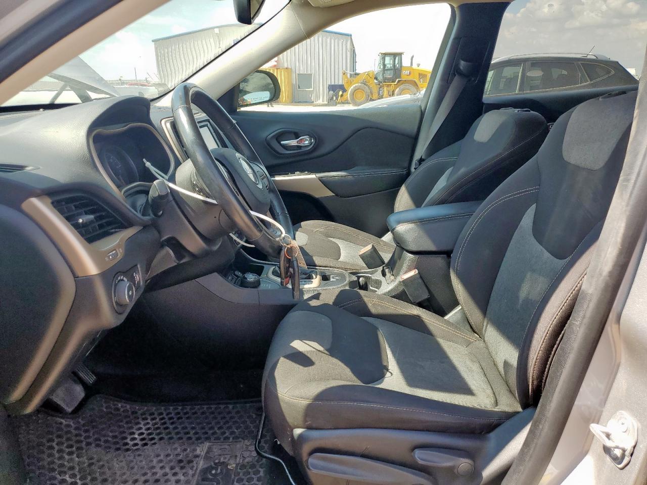 2018 Jeep Cherokee Latitude VIN: 1C4PJMCX2JD526281 Lot: 81319215