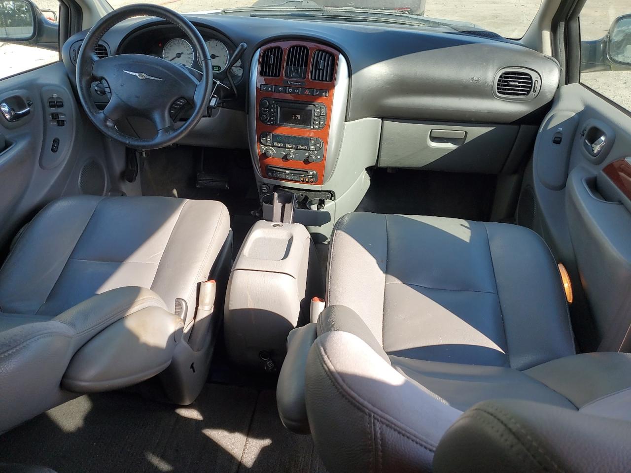 2005 Chrysler Town & Country Limited VIN: 2C4GP64L35R350155 Lot: 84035795