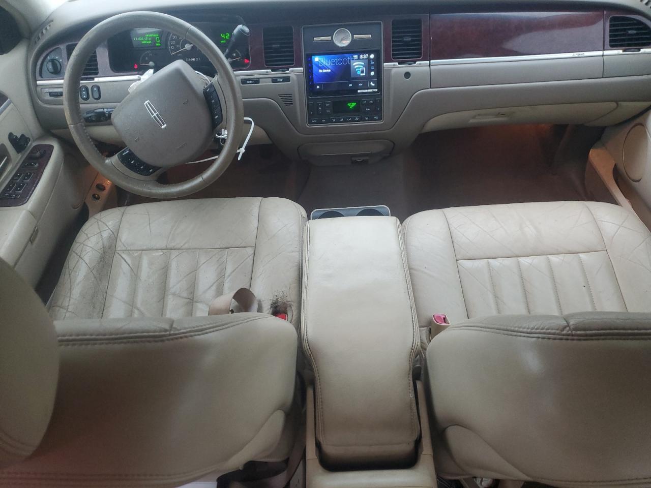 2005 Lincoln Town Car Signature VIN: 1LNHM81W35Y666542 Lot: 84442895