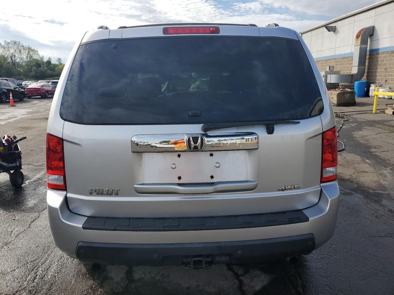 2011 Honda Pilot Lx VIN: 5FNYF4H28BB075581 Lot: 84244805