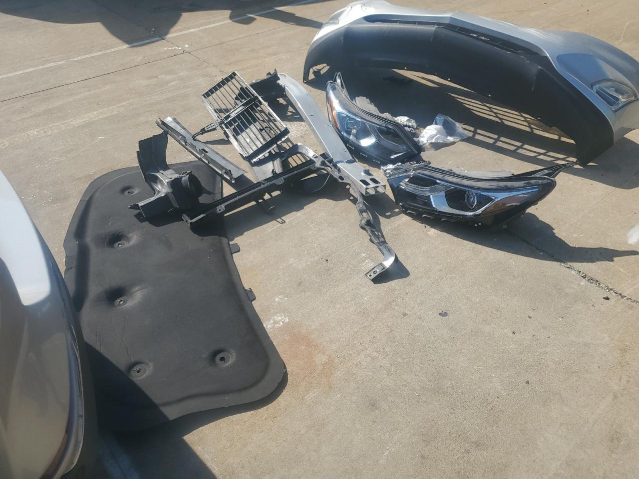 2018 Chevrolet Equinox Premier VIN: 2GNAXWEX0J6165362 Lot: 83933195