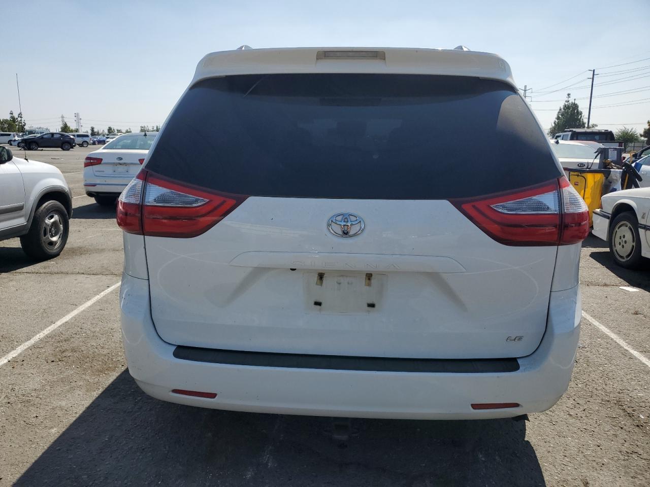2017 Toyota Sienna Le VIN: 5TDKZ3DC9HS877101 Lot: 84284135