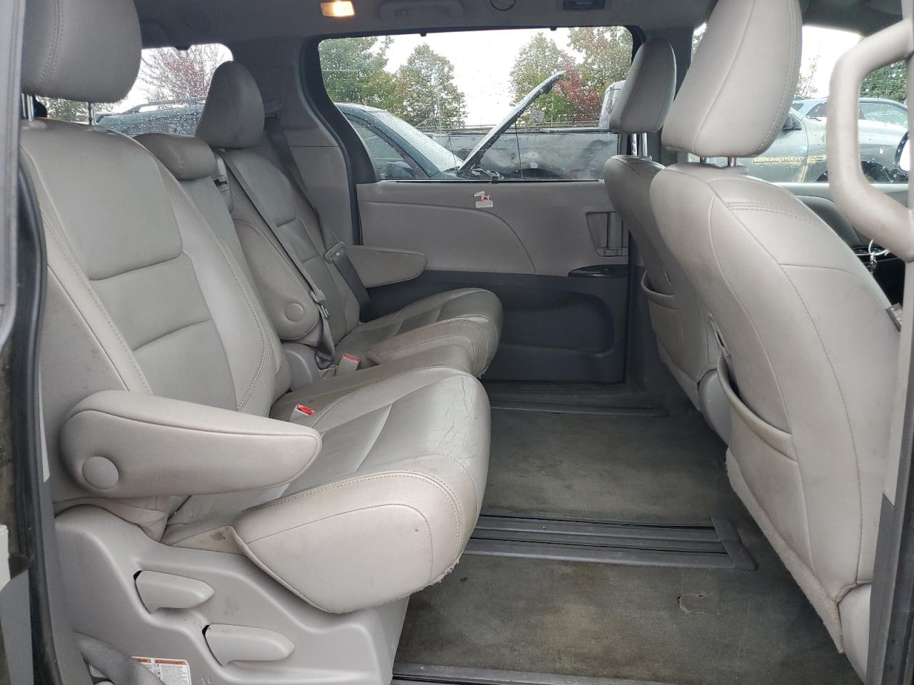 2015 Toyota Sienna Xle VIN: 5TDYK3DC3FS646383 Lot: 84017115