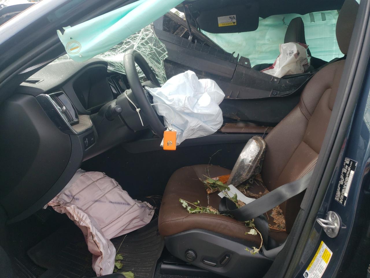 2022 Volvo Xc60 B5 Momentum VIN: YV4L12RK8N1081872 Lot: 81415115