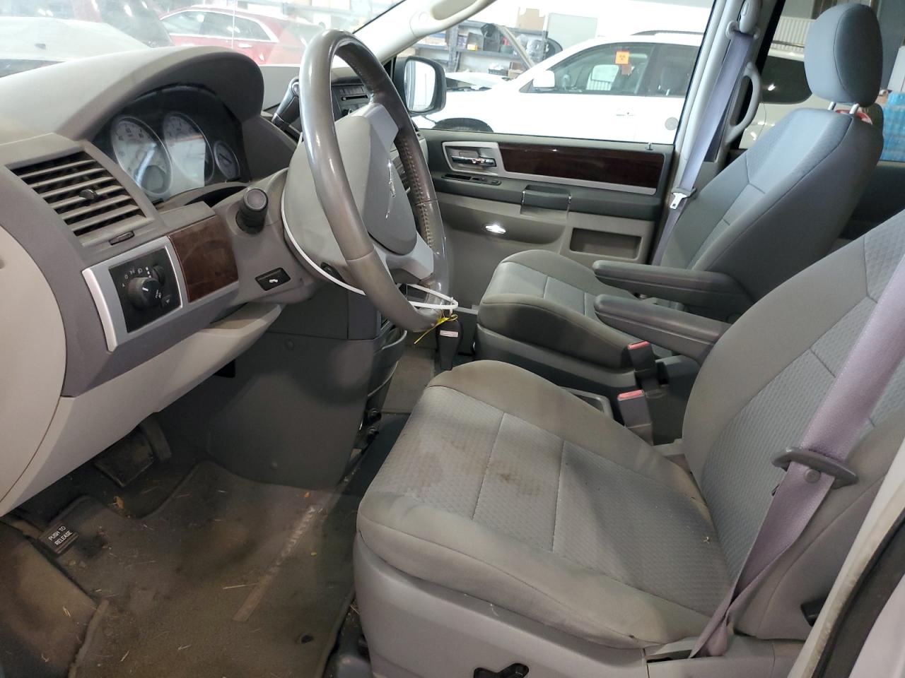 2010 Chrysler Town & Country Touring VIN: 2A4RR5D15AR240529 Lot: 81779895