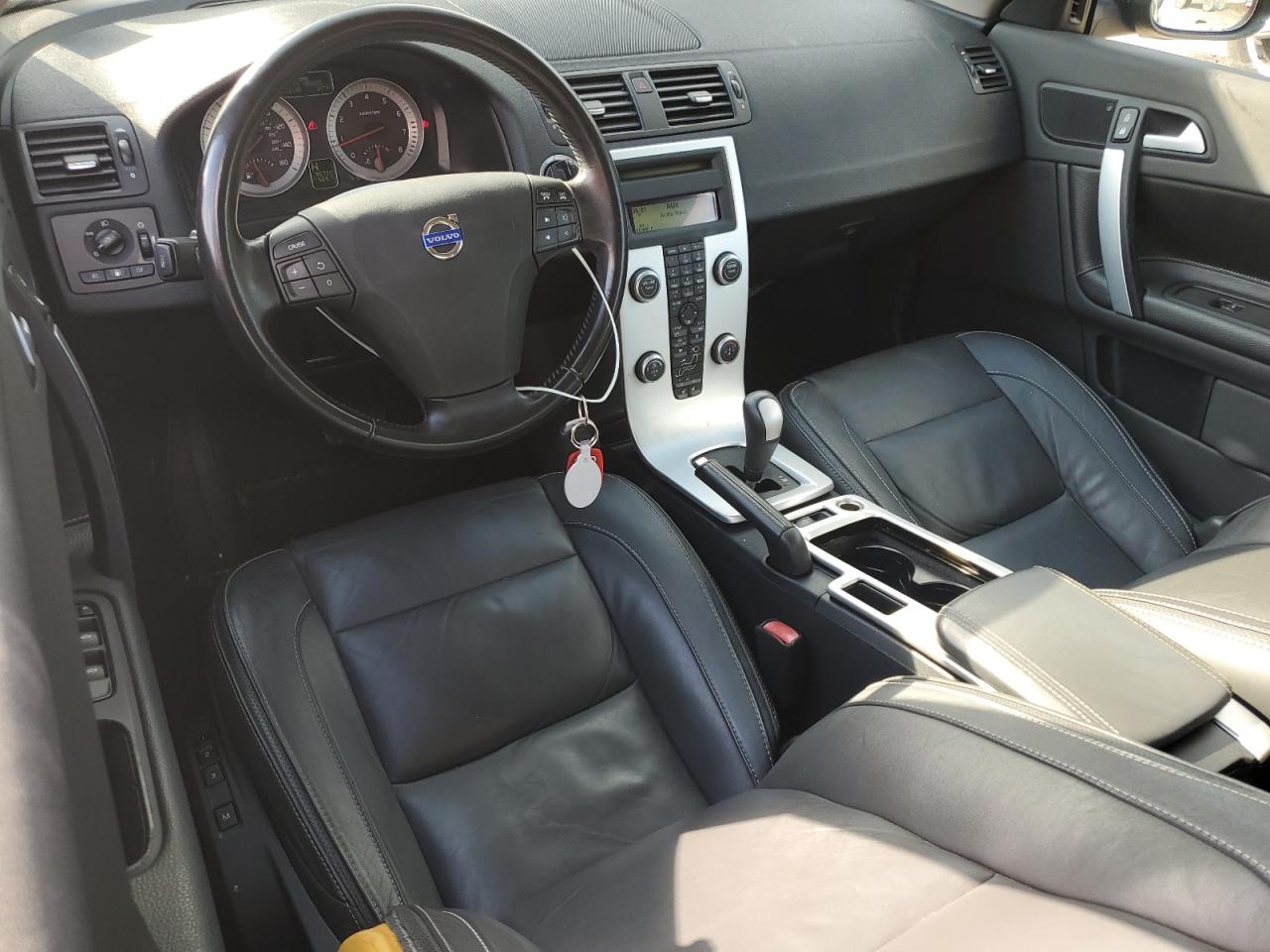 2011 Volvo C70 T5 VIN: YV1672MC0BJ120636 Lot: 84050495