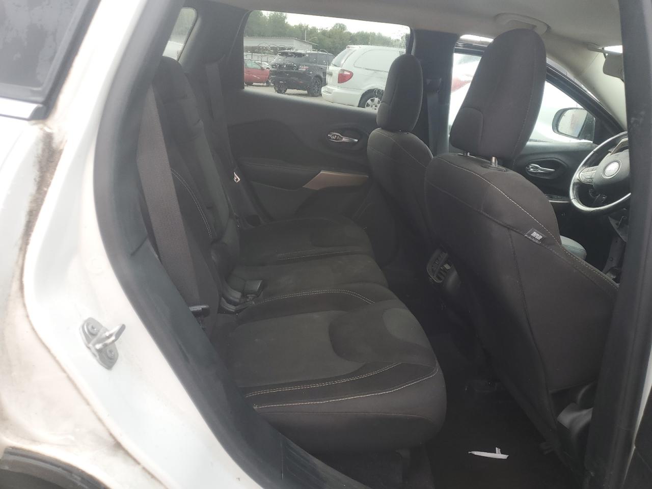 2017 Jeep Cherokee Latitude VIN: 1C4PJLCB0HW573127 Lot: 81407195